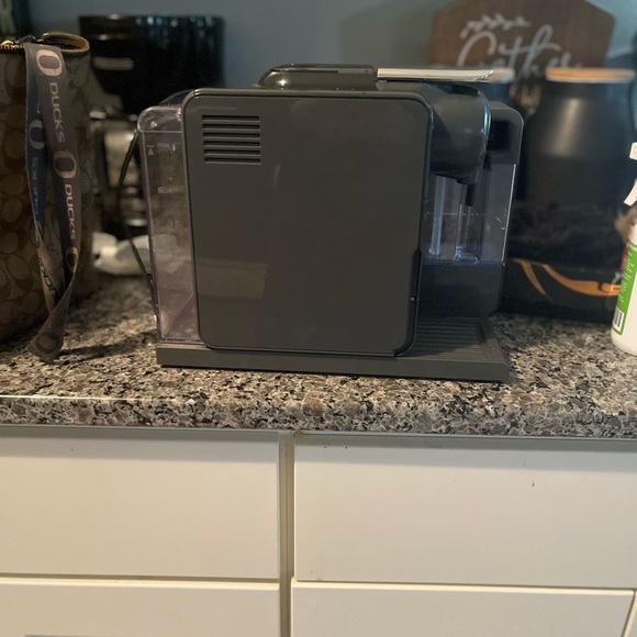 2018 gently used Lattissima Touch Single Serve Espresso Machine by Nespresso - Picture 3 of 5